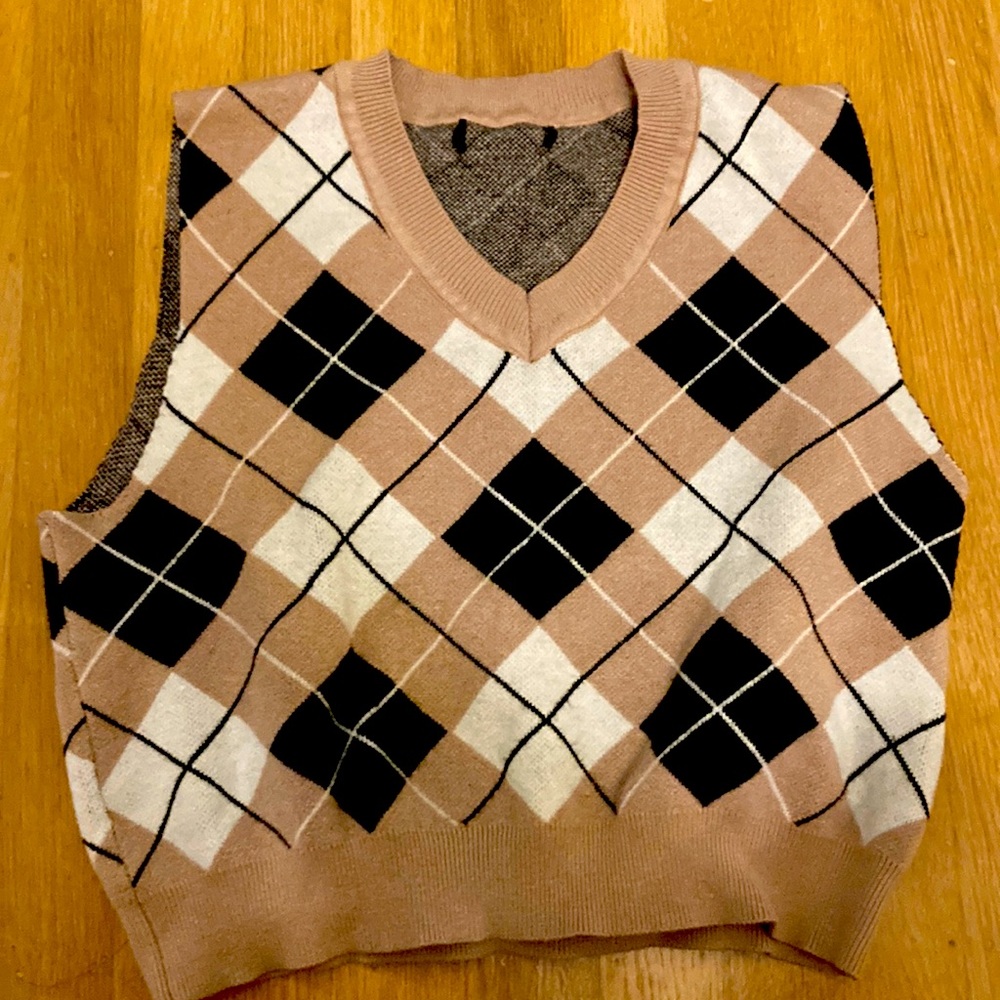 Cute sweater top/vest